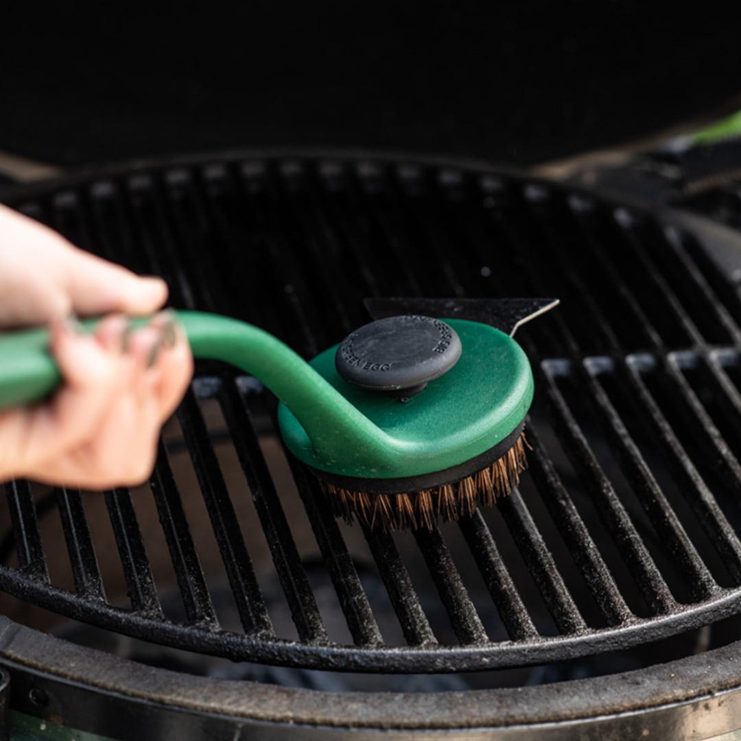 Čistič roštu s dlouhou rukojetí Big Green Egg